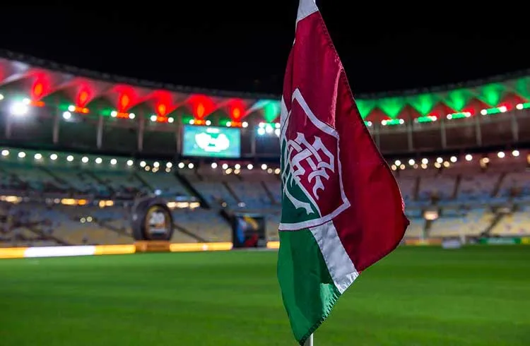 Bandeira do Fluminense no campo
